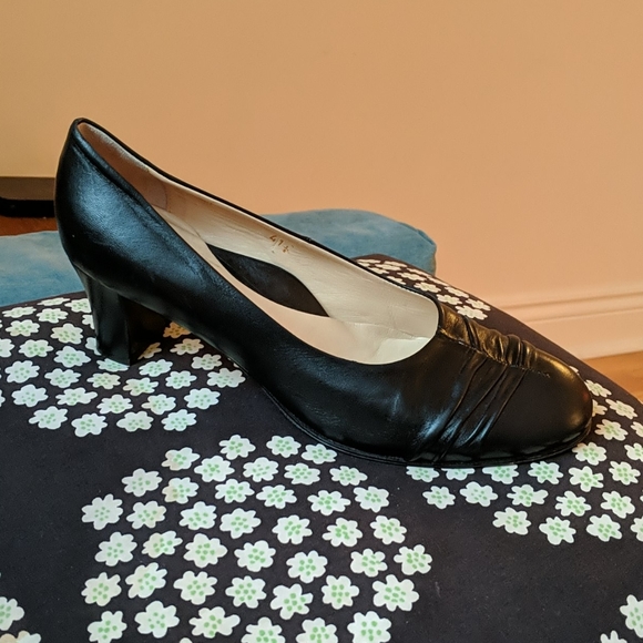 Taryn Rose leather pumps - Picture 7 of 8